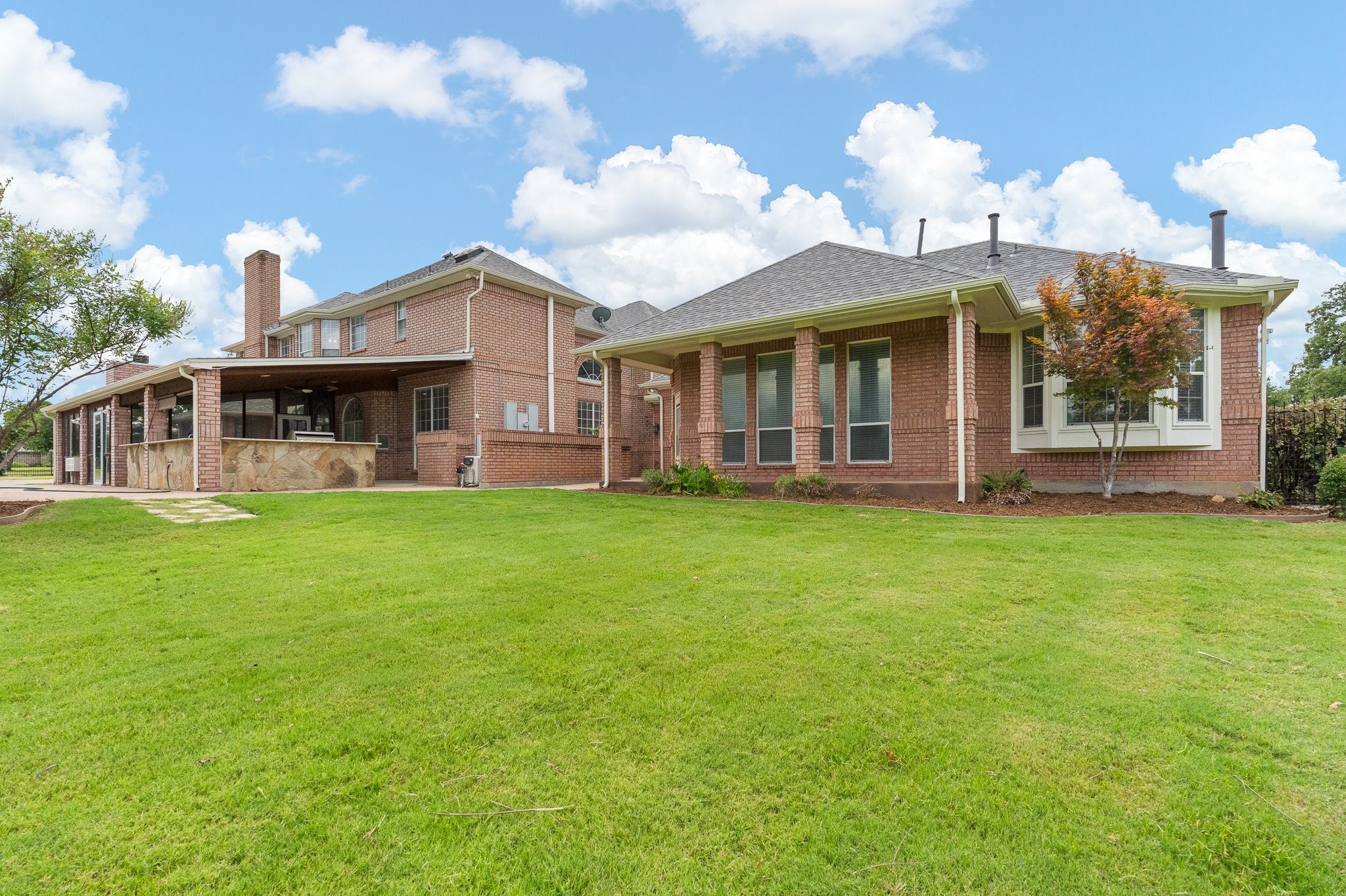 6035 Oak Hollow Drive