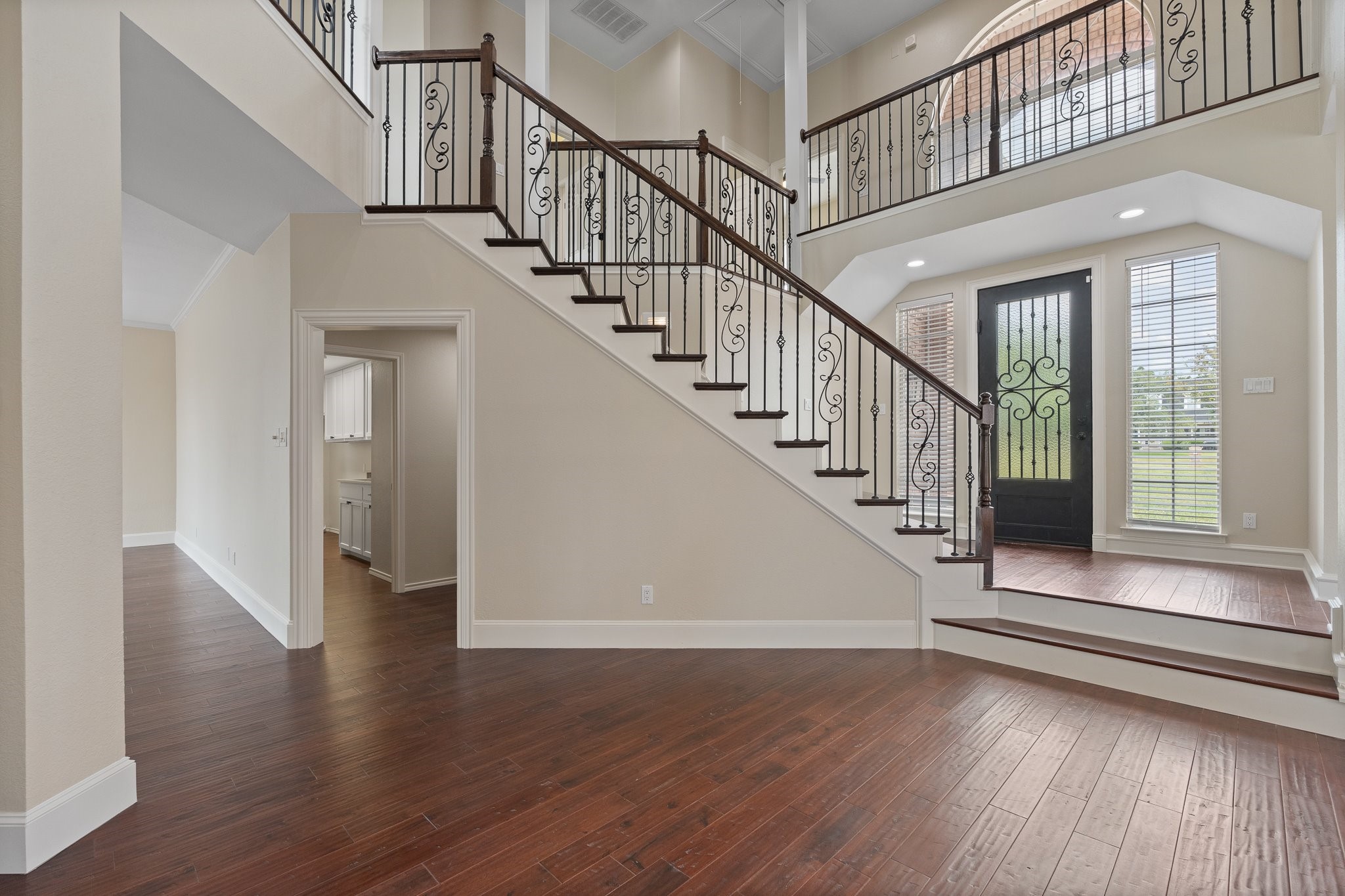 6035 Oak Hollow Drive