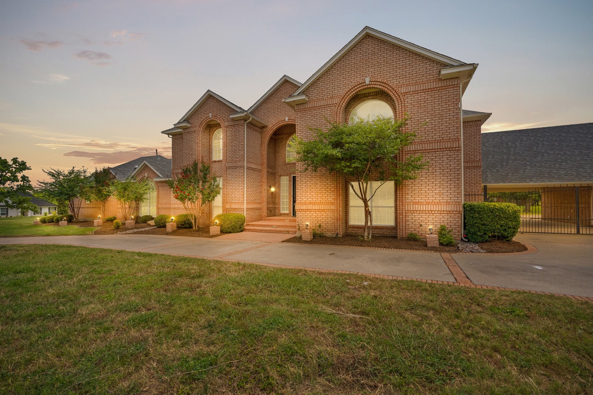 6035 Oak Hollow Drive
