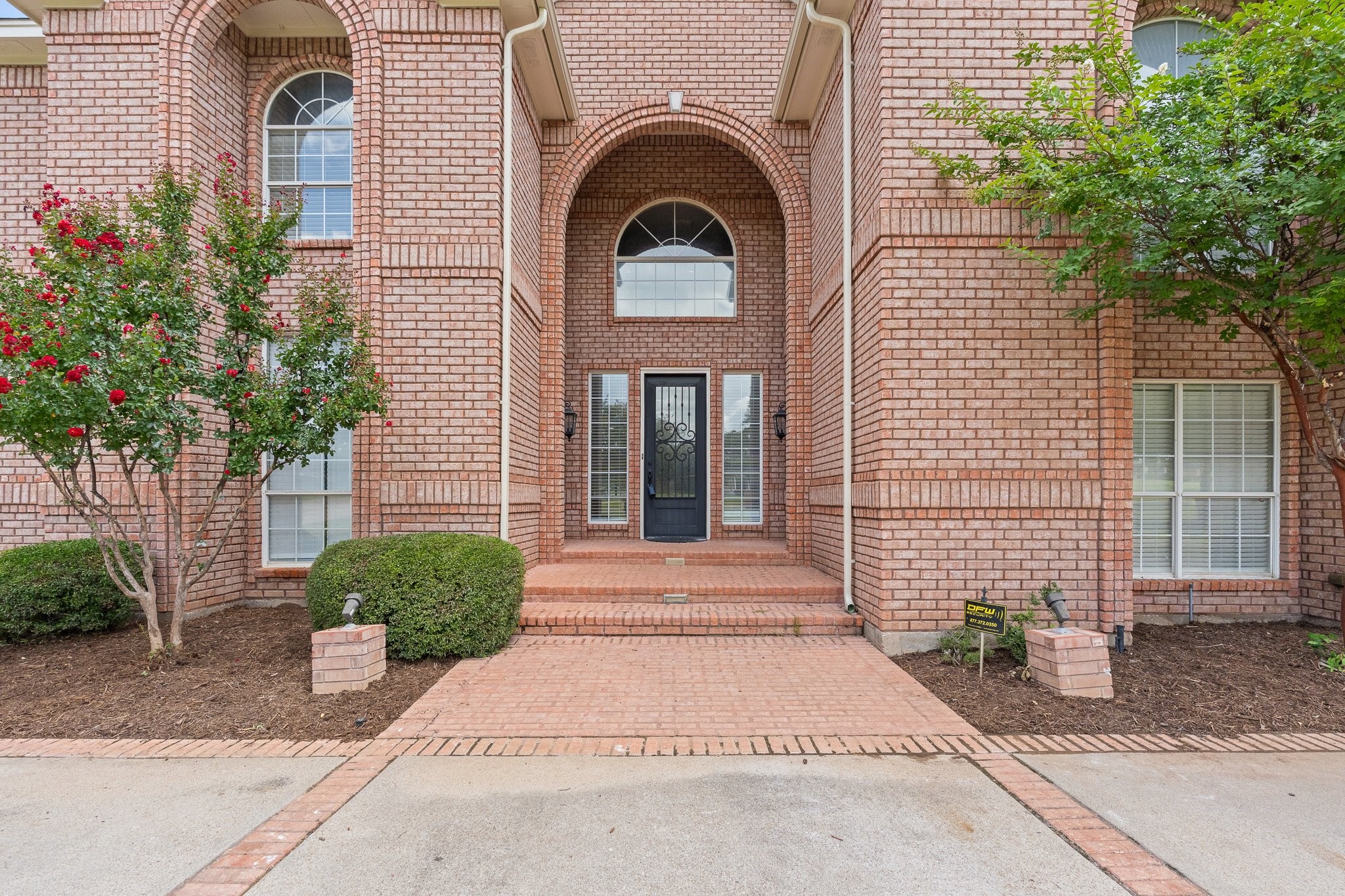6035 Oak Hollow Drive