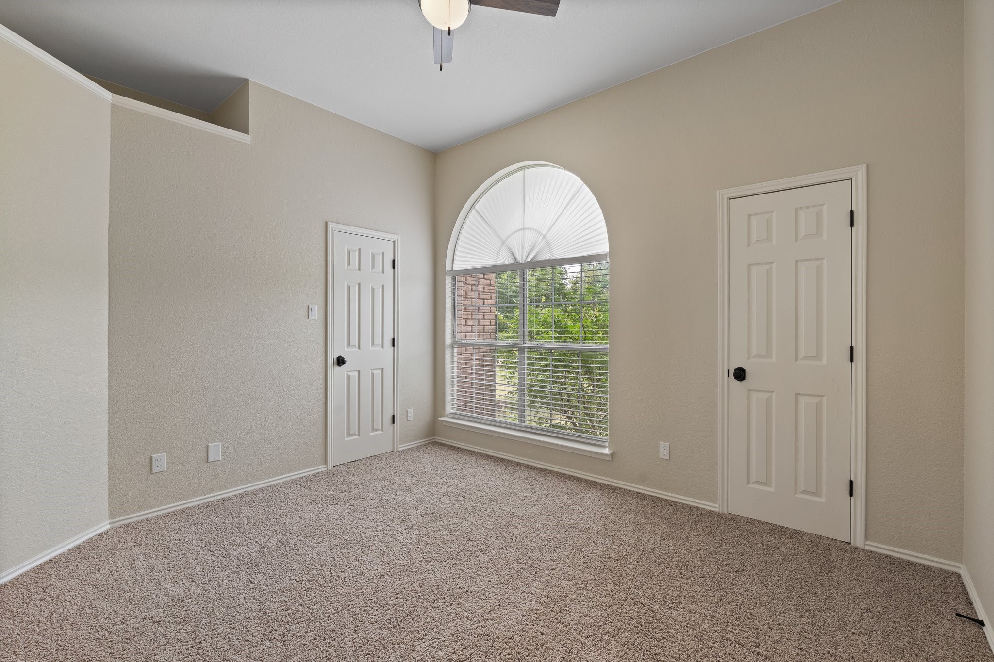 6035 Oak Hollow Drive
