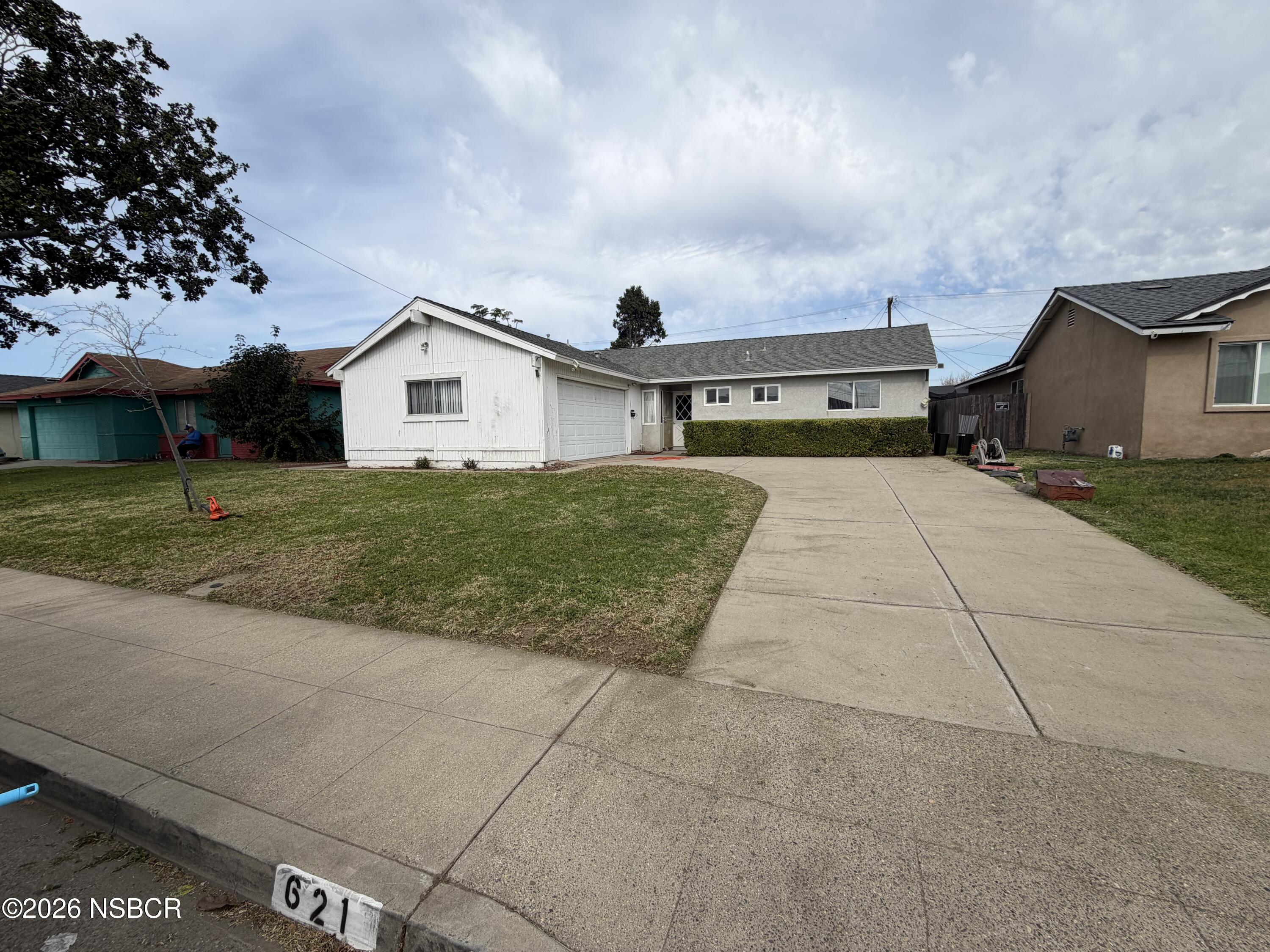621 E Cox Lane