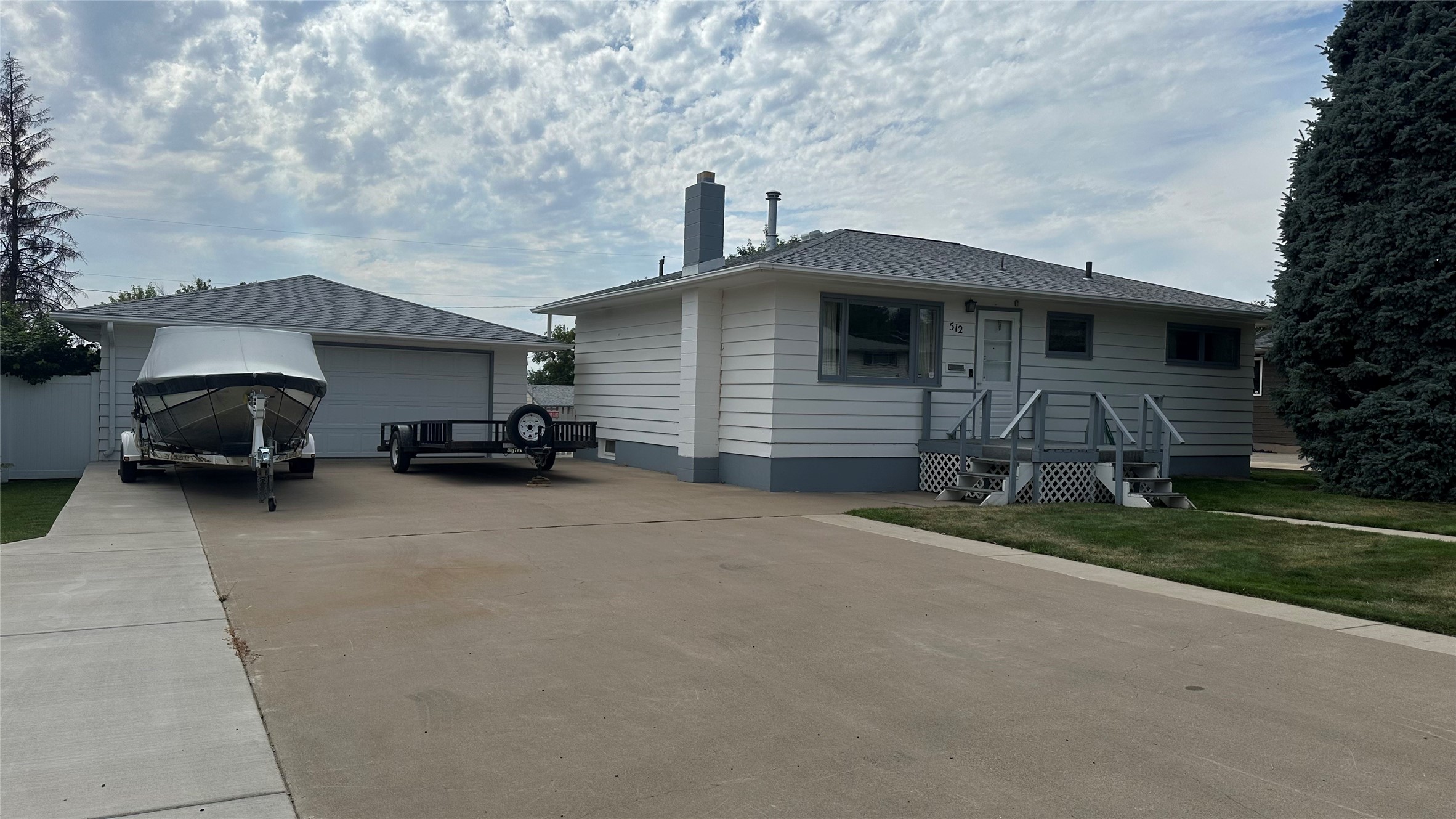 512 27th Avenue NE