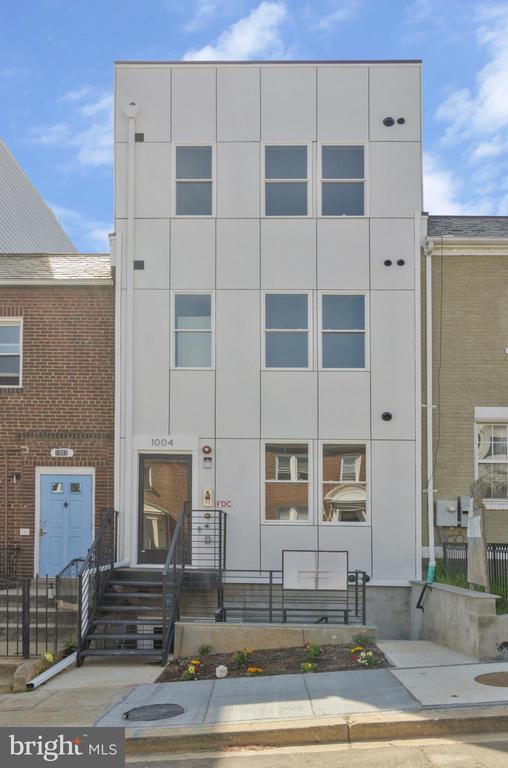 1004 18TH NE 3
