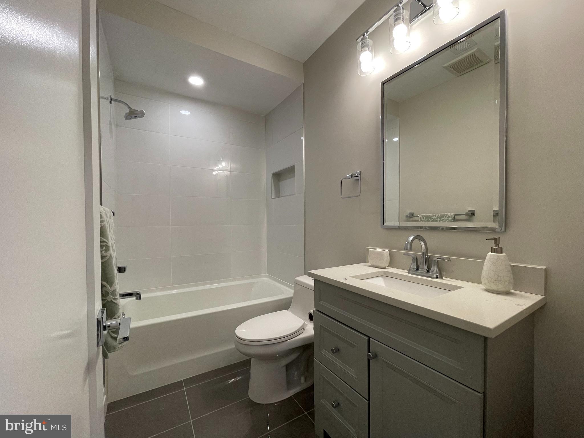 1102 STAPLES STREET NE 1