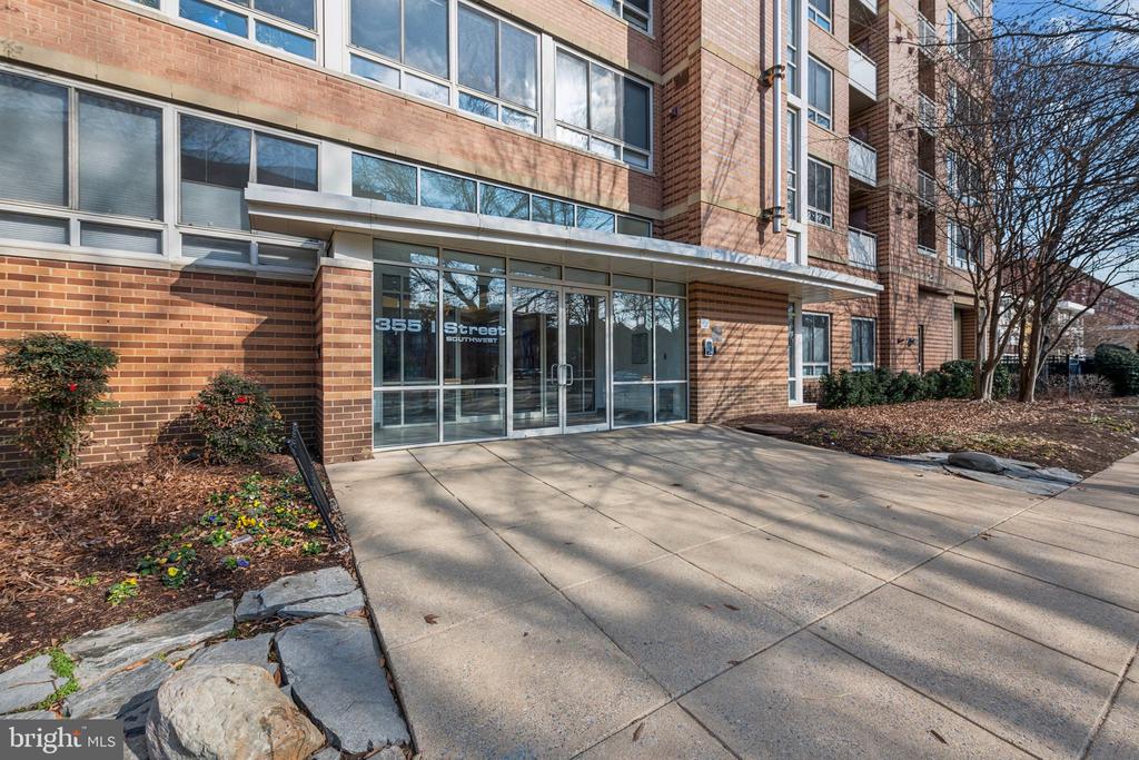 355 I STREET SW 602S