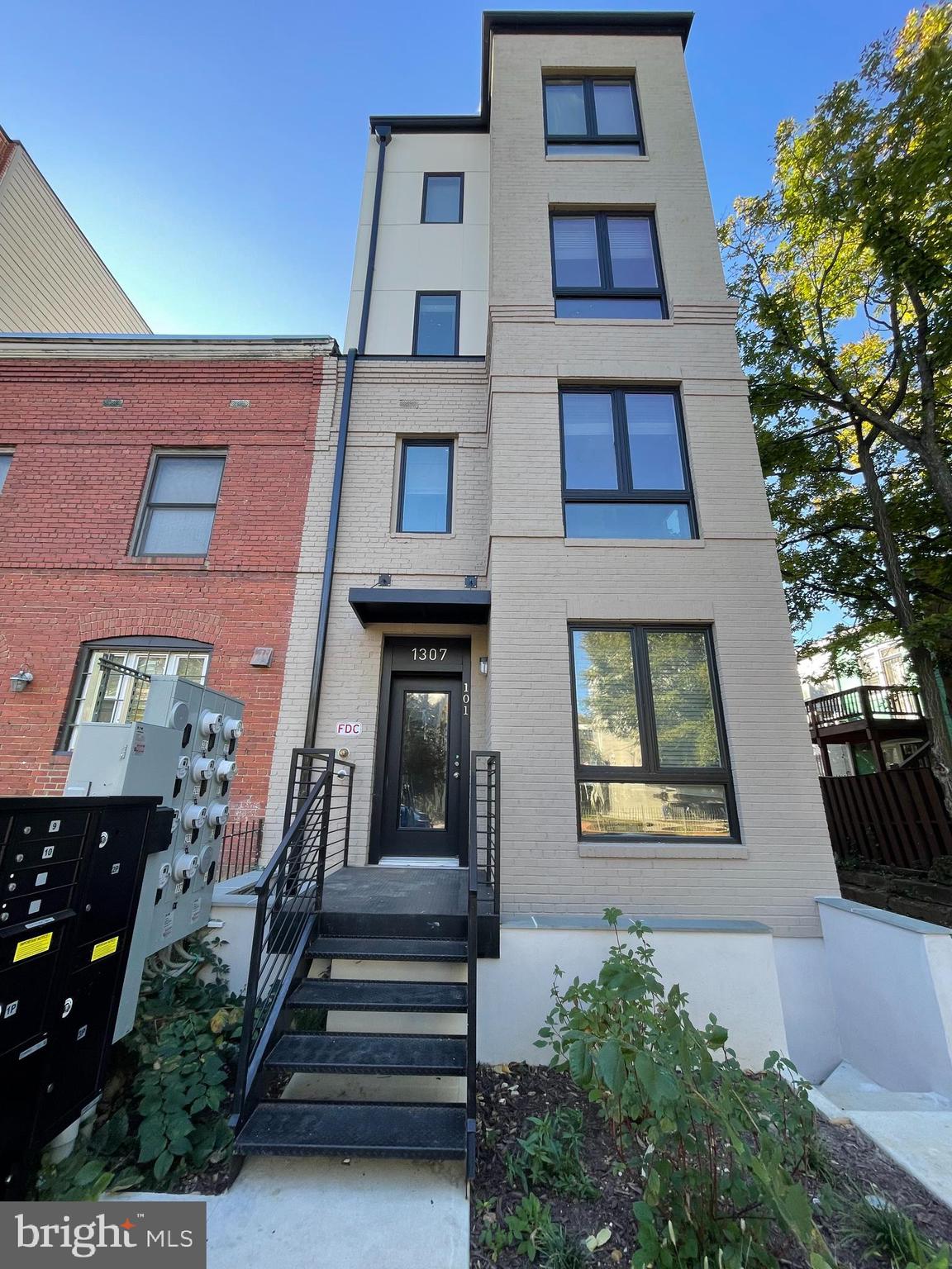 1307 K STREET SE 101