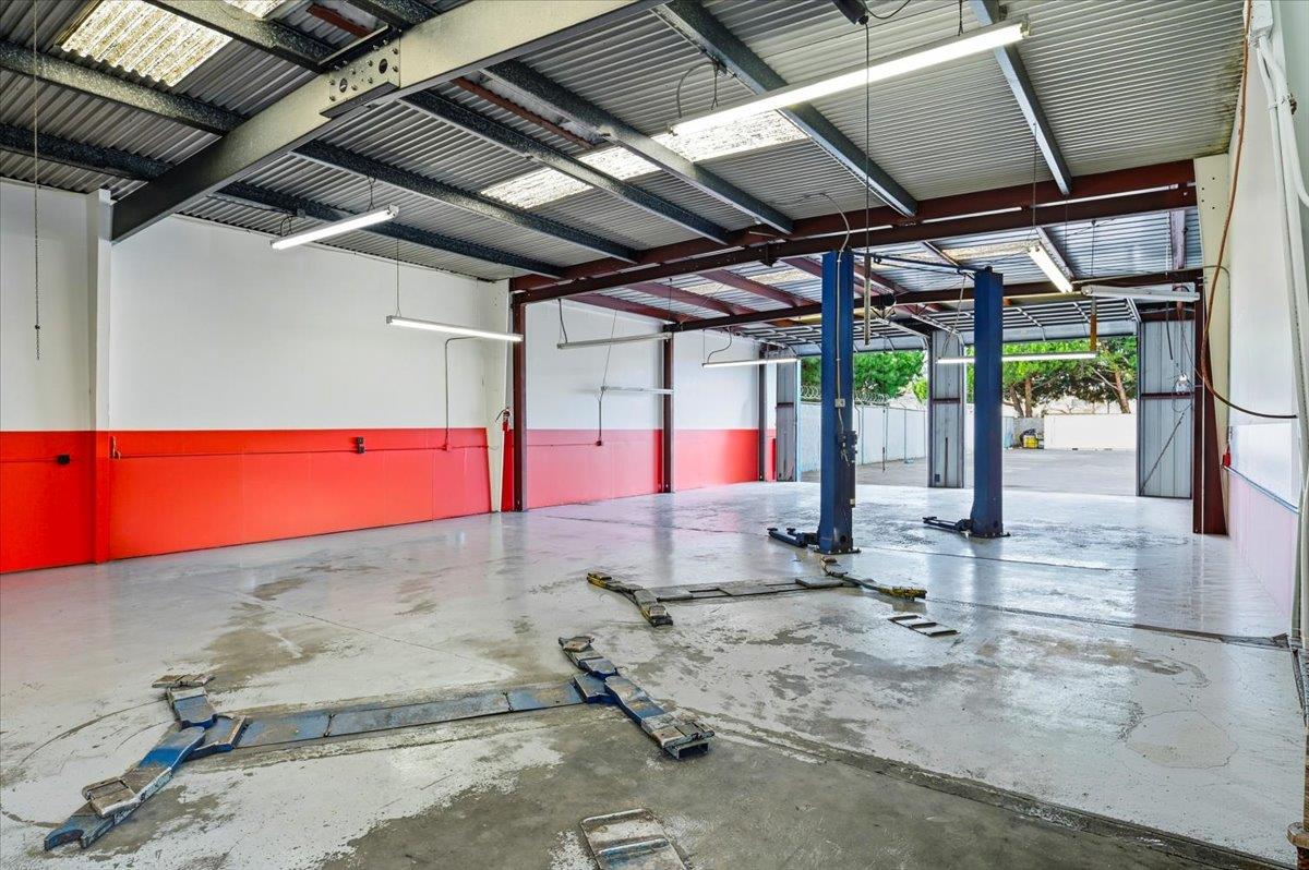 593 Industrial Parkway West