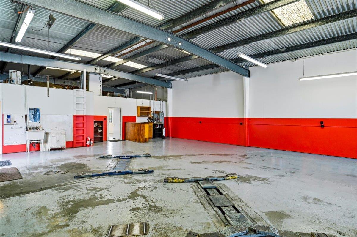 593 Industrial Parkway West
