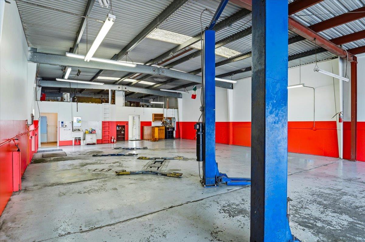 593 Industrial Parkway West