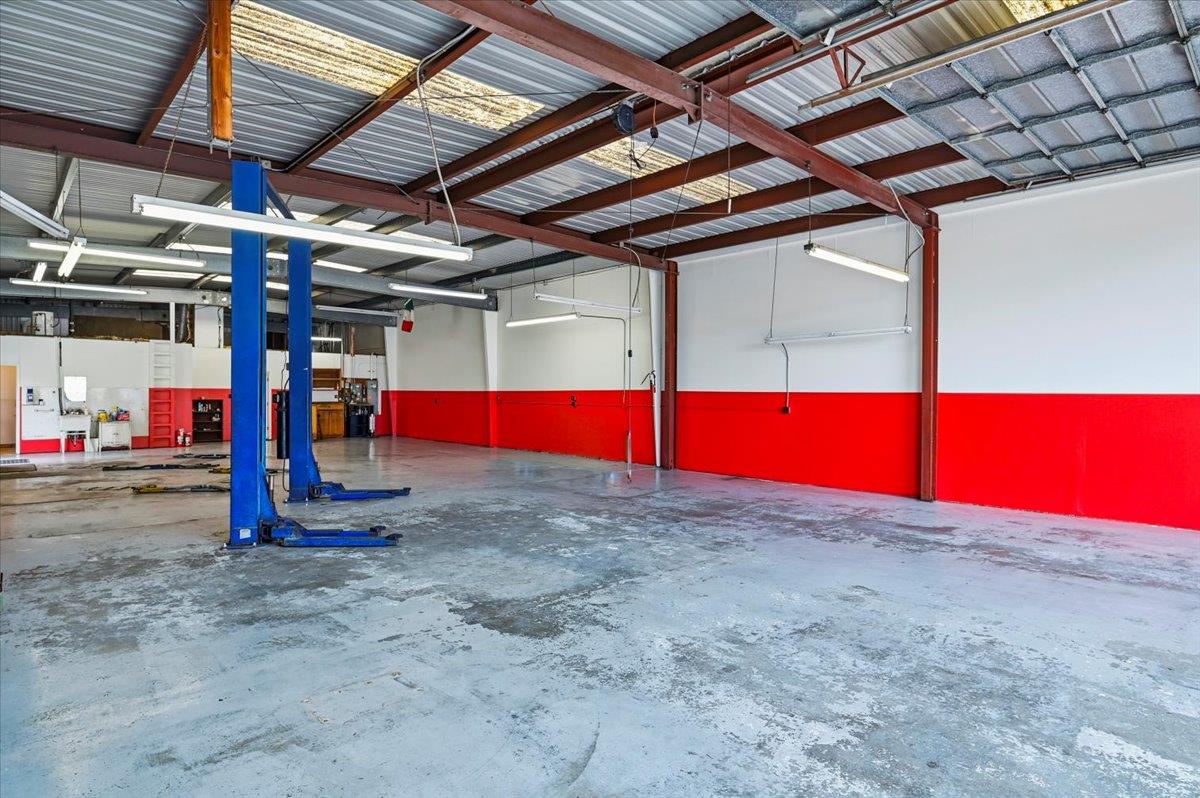 593 Industrial Parkway West