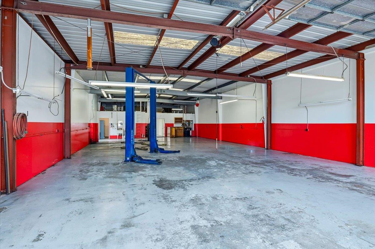 593 Industrial Parkway West
