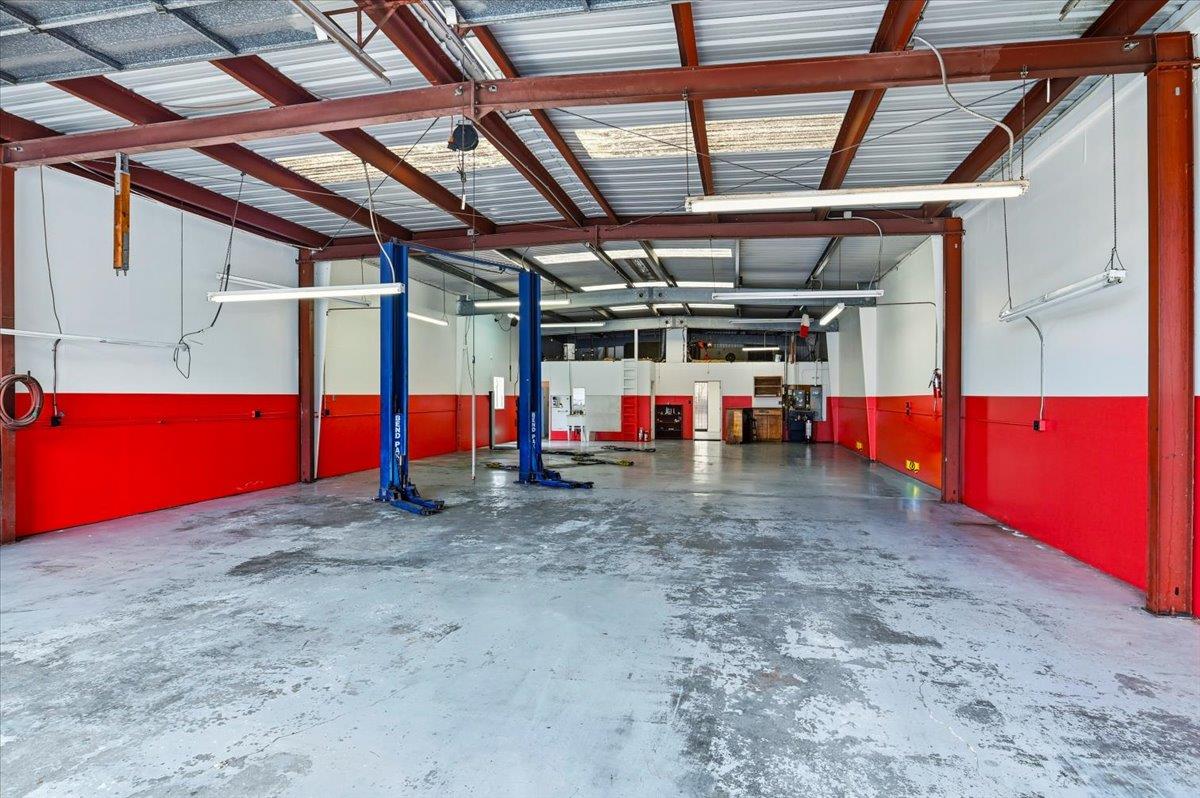 593 Industrial Parkway West