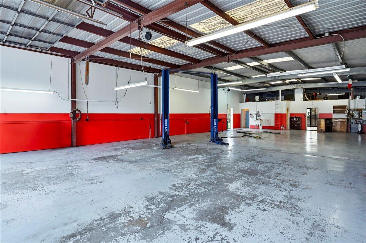593 Industrial Parkway West