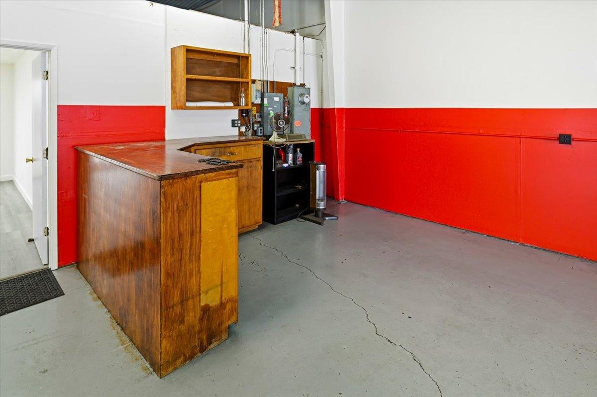 593 Industrial Parkway West
