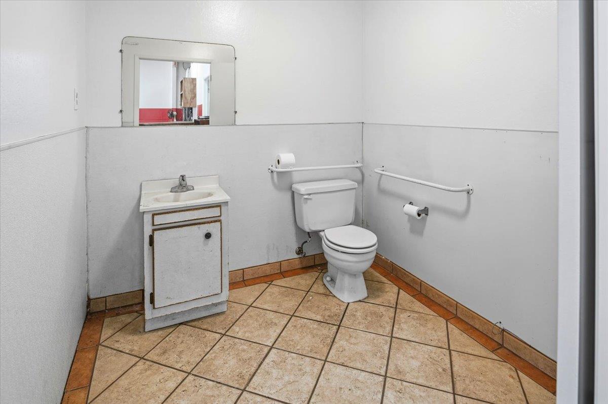593 Industrial Parkway West