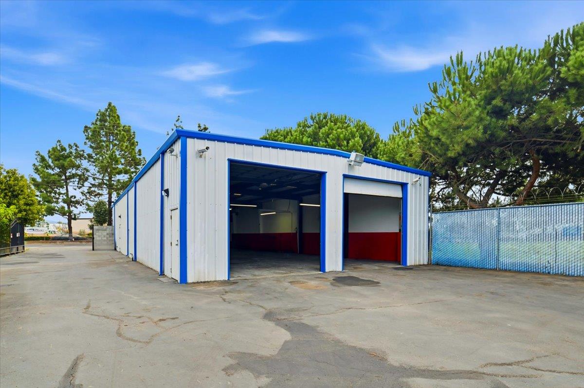593 Industrial Parkway West