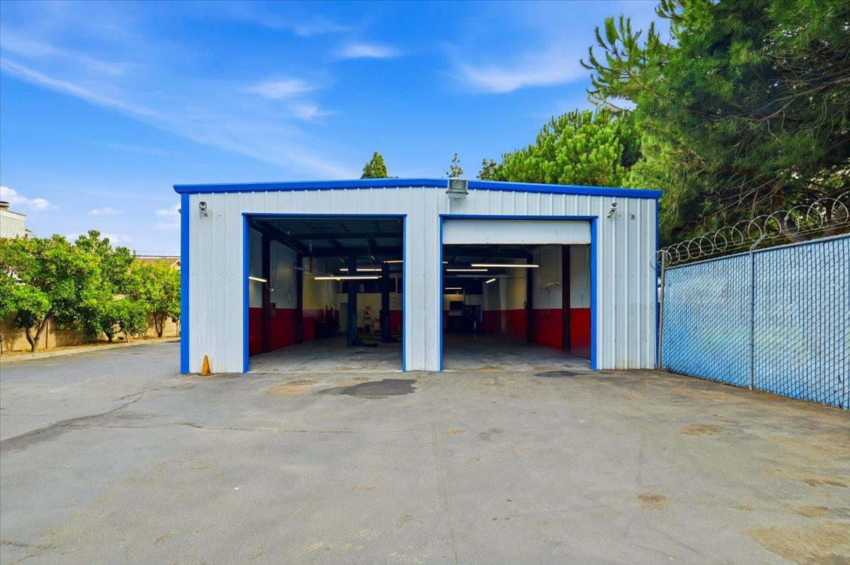 593 Industrial Parkway West