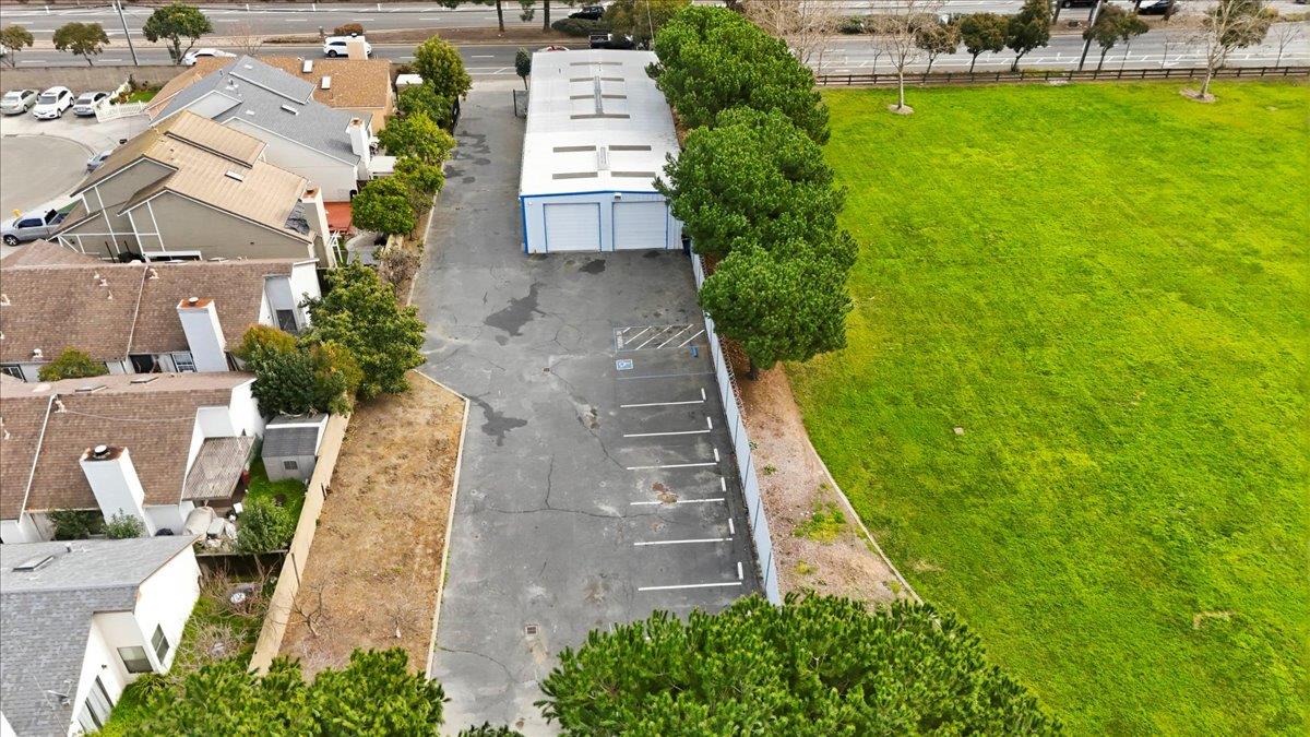 593 Industrial Parkway West