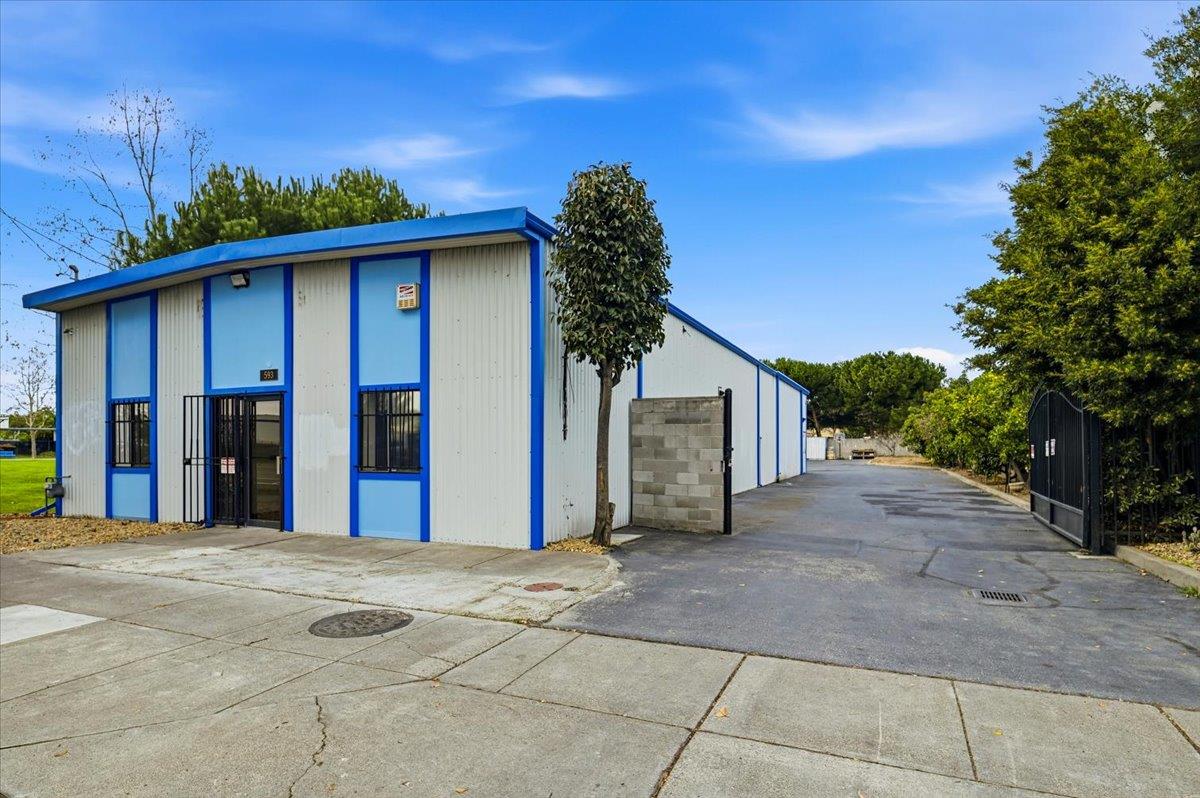 593 Industrial Parkway West