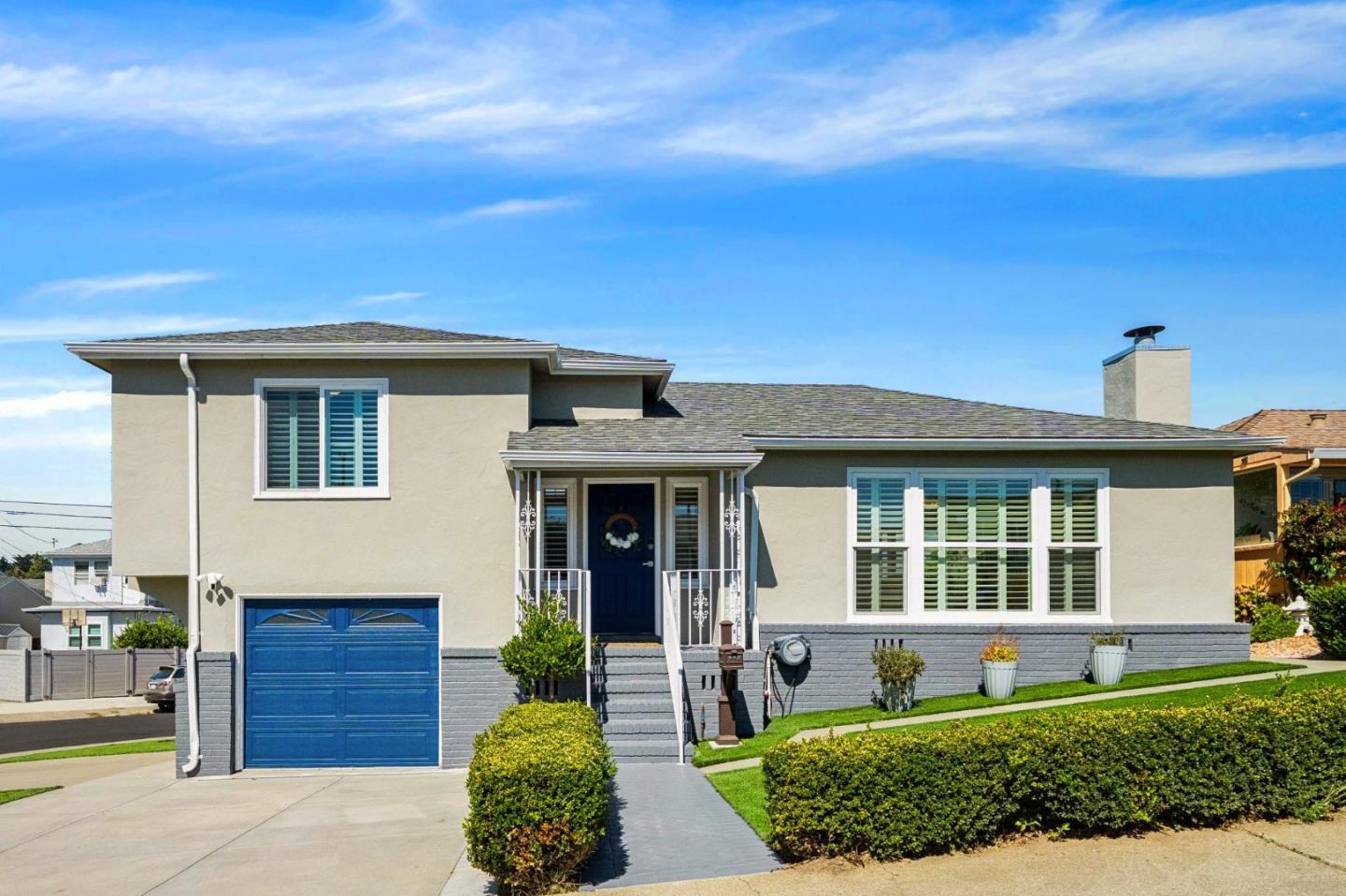 214 Manor DR