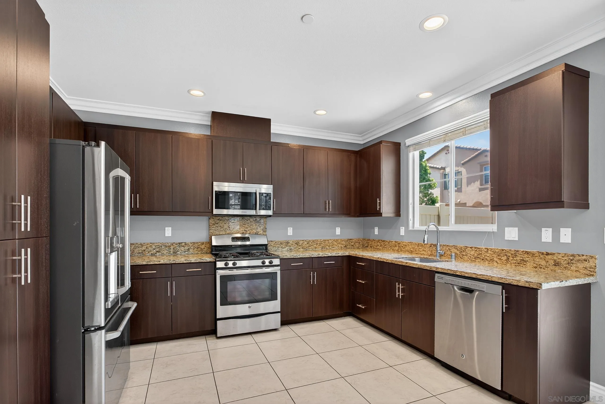 42921 Avenida Amistad