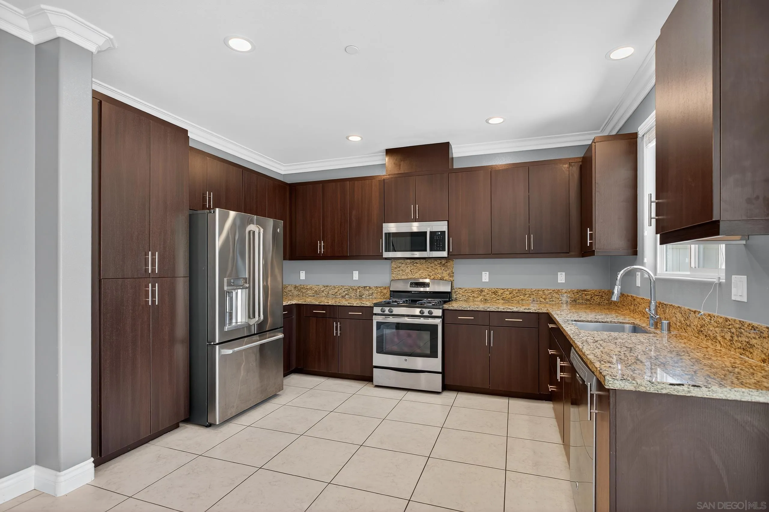 42921 Avenida Amistad