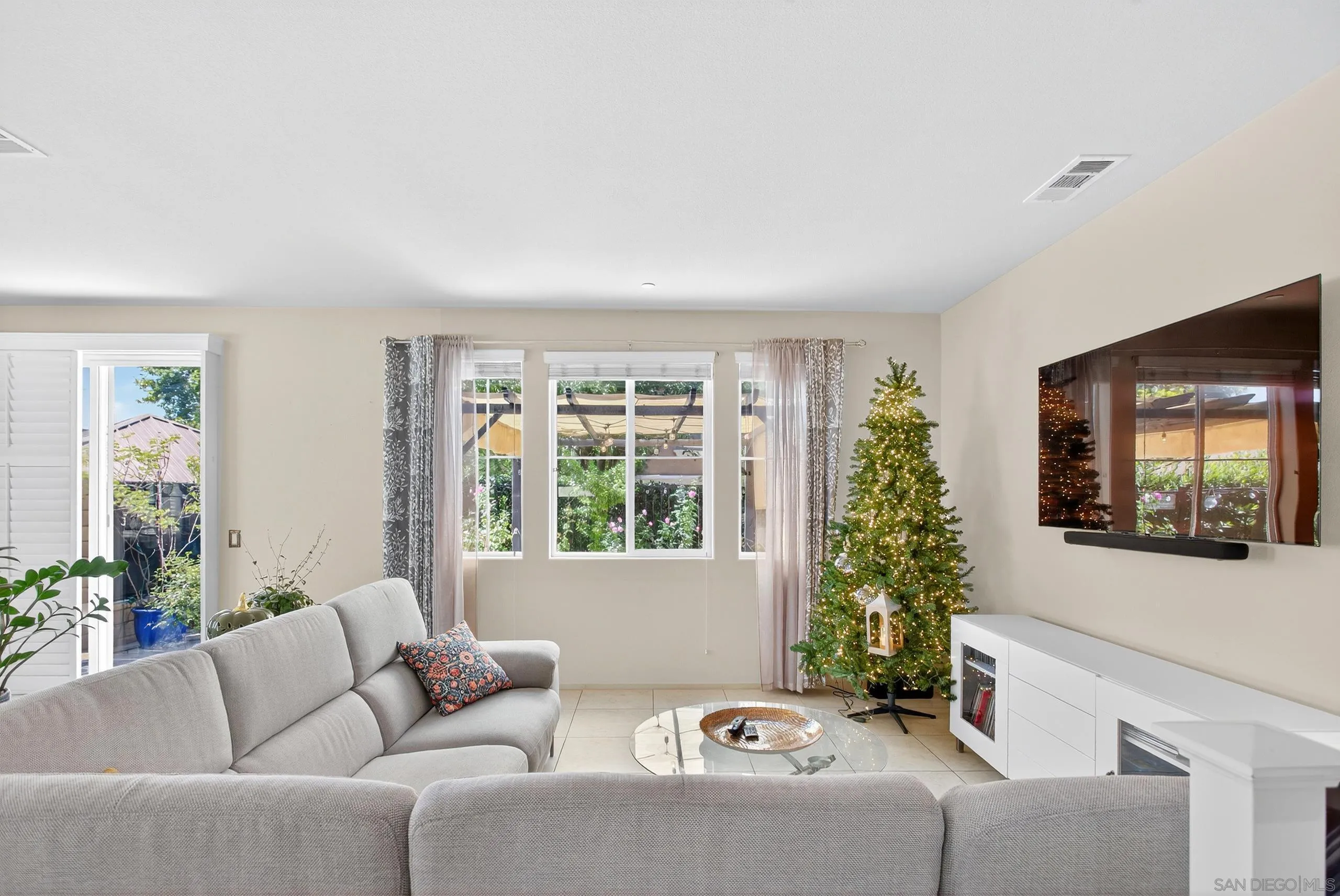 27851 Avenida Avila