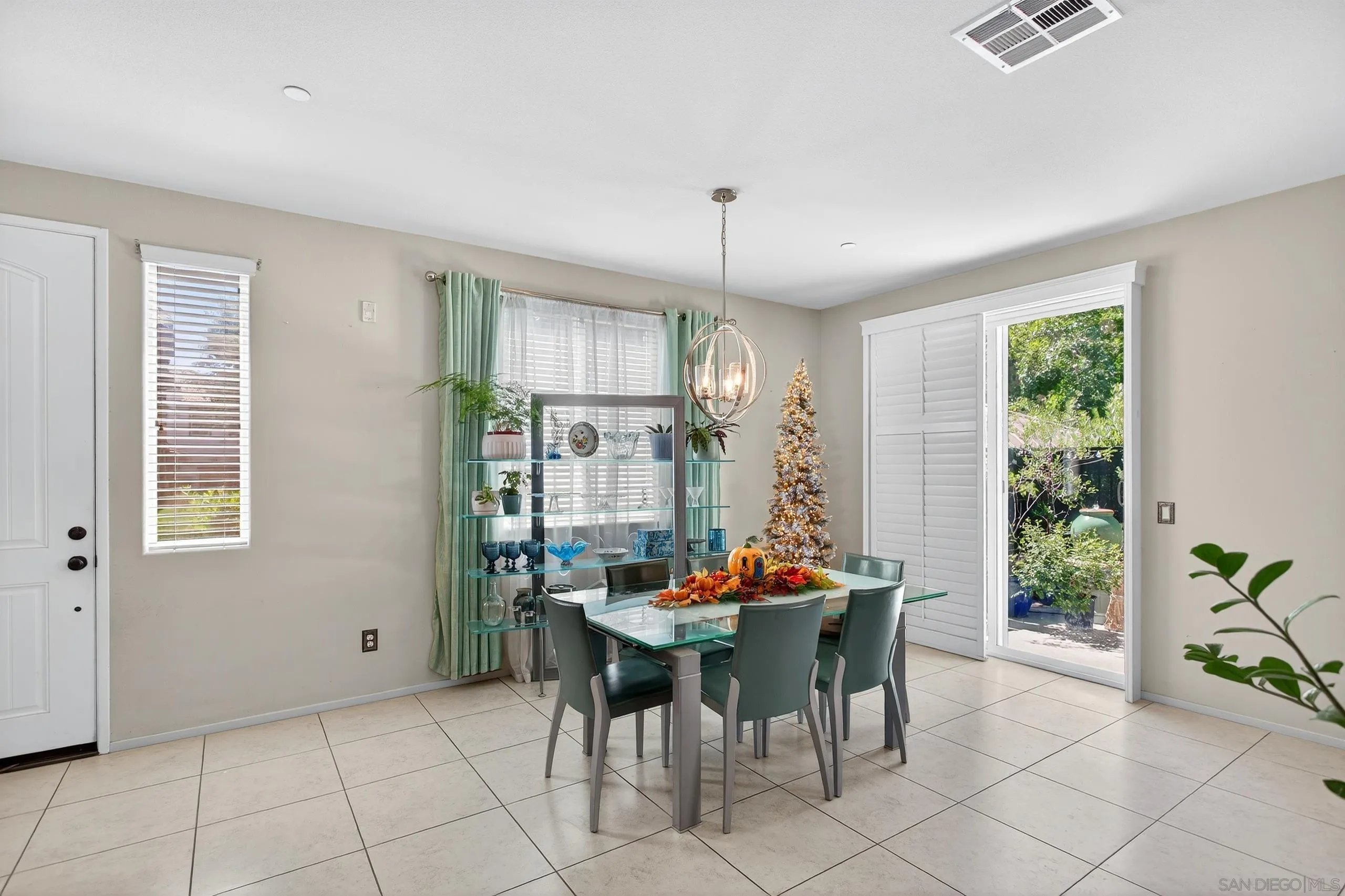 27851 Avenida Avila