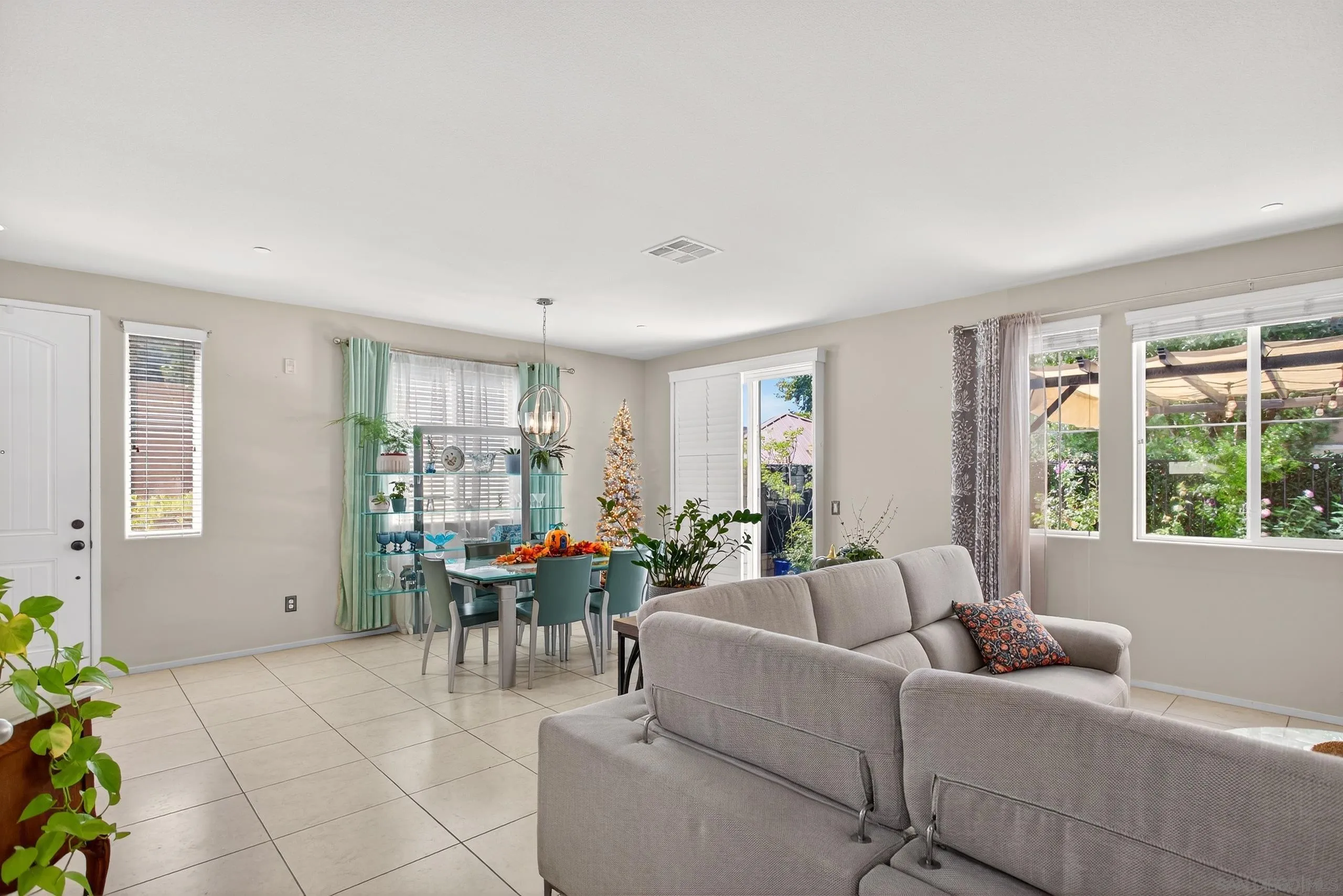27851 Avenida Avila