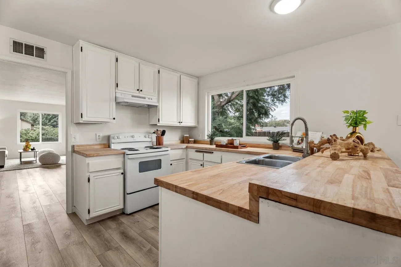 7104 Ruane St, San Diego