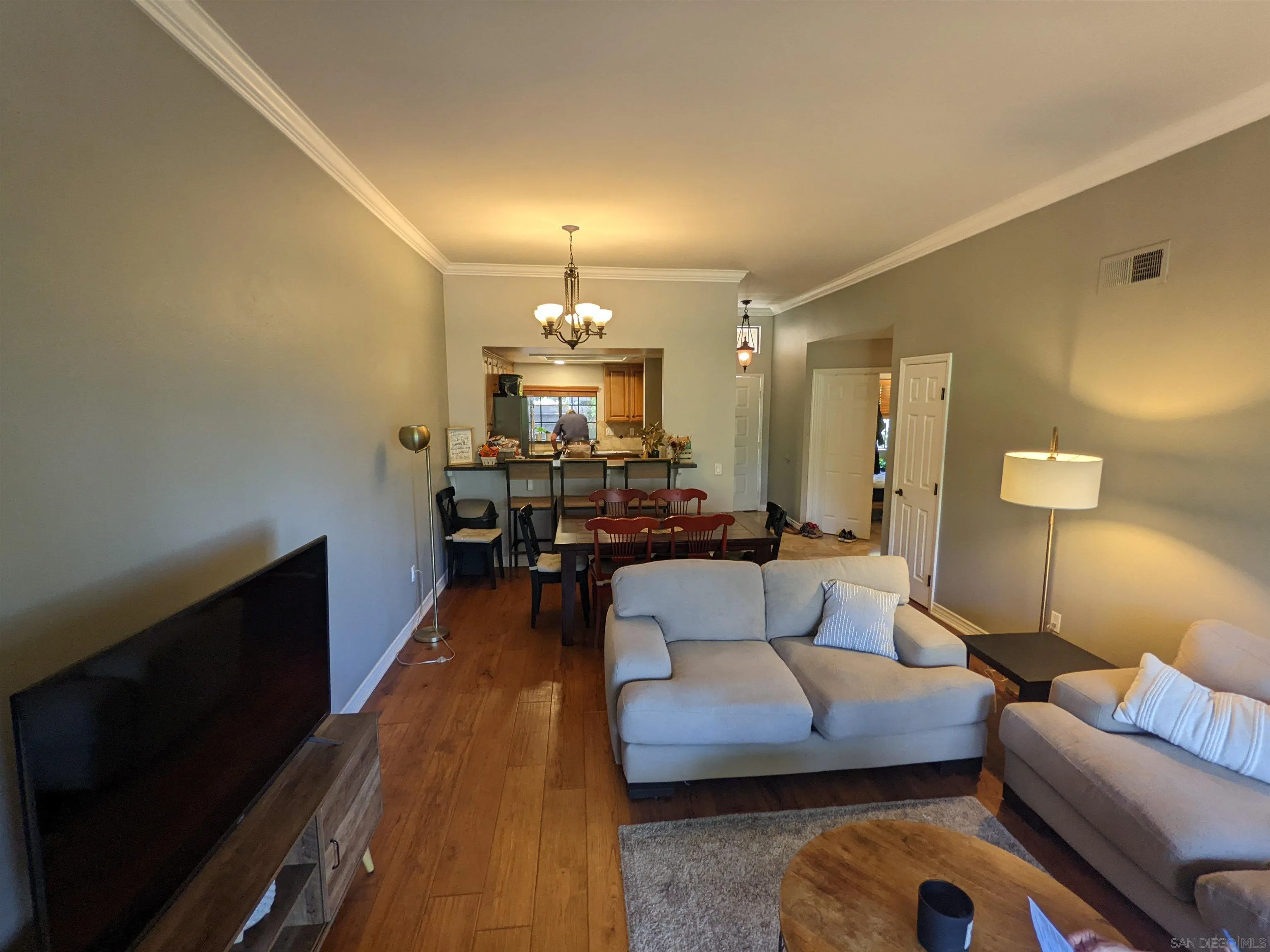 2804 Winthrop Ave.