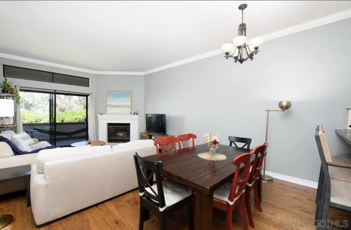 2804 Winthrop Ave.