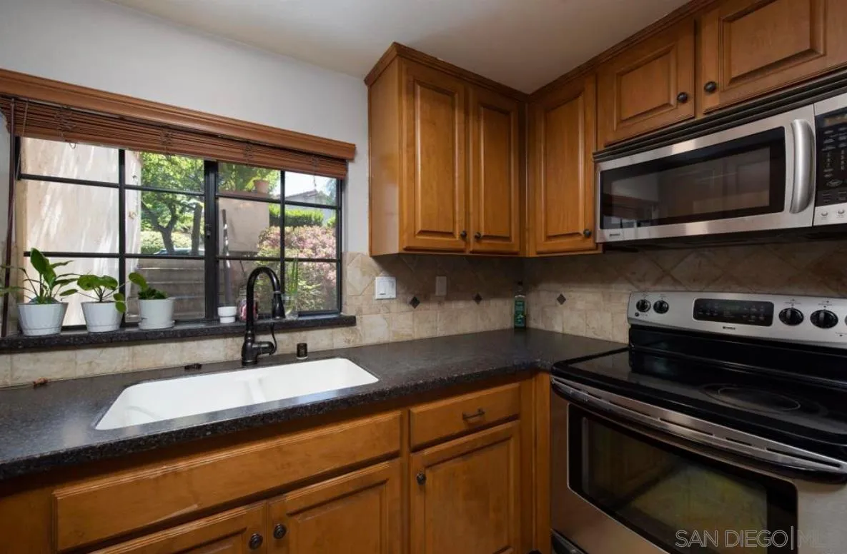 2804 Winthrop Ave.