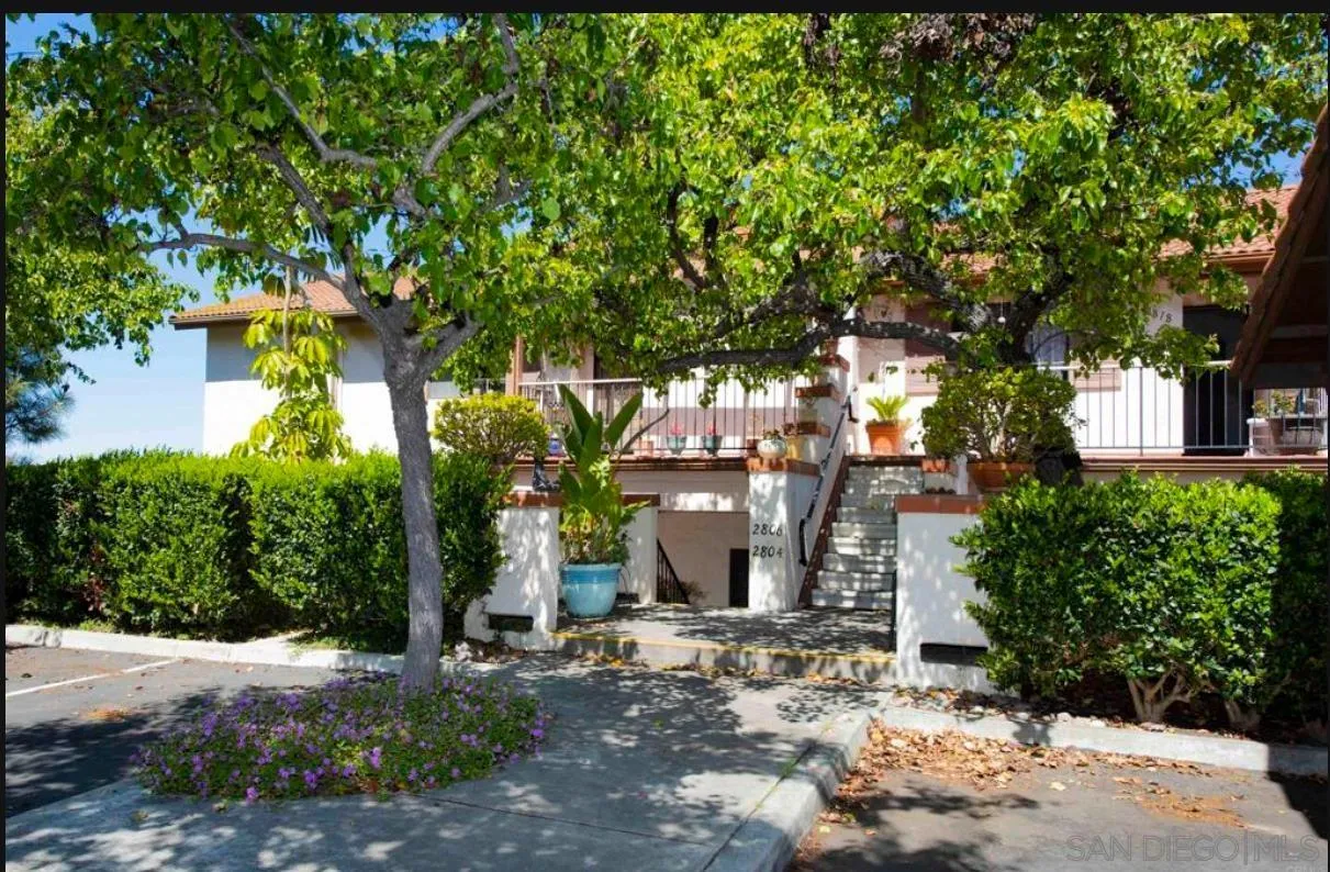 2804 Winthrop Ave.