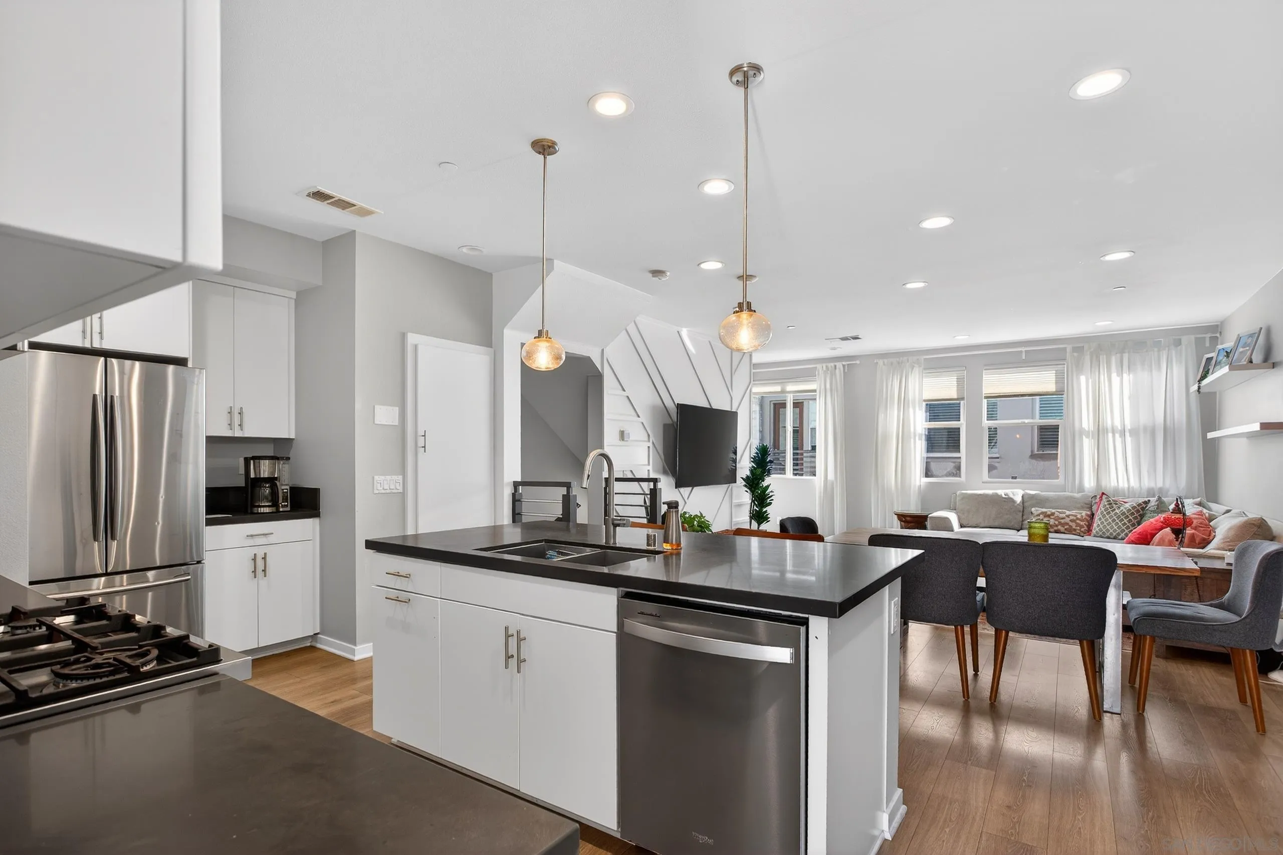 1566 Vista Del Mar Unit 2