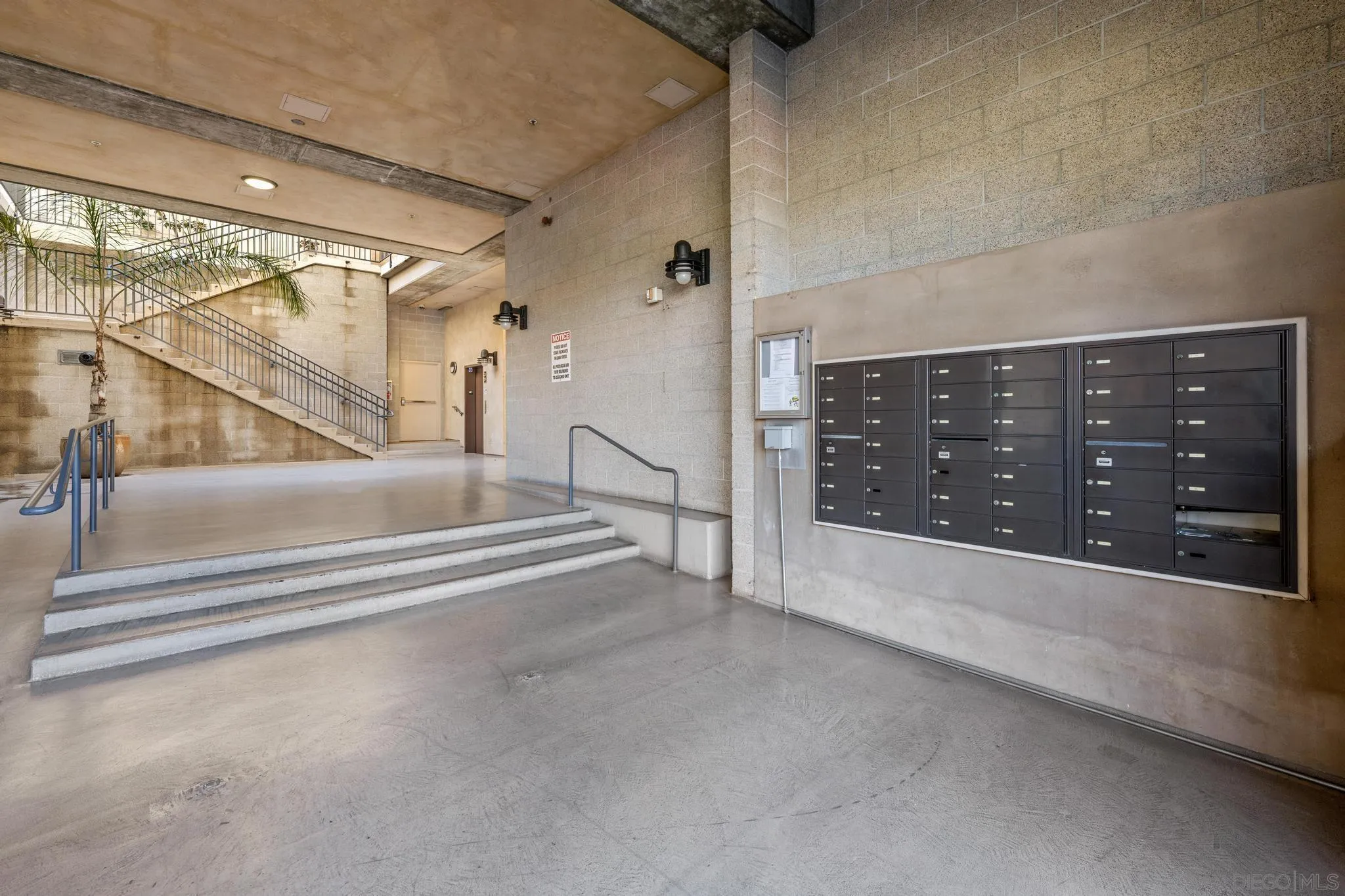 801 W Hawthorn St Unit 409