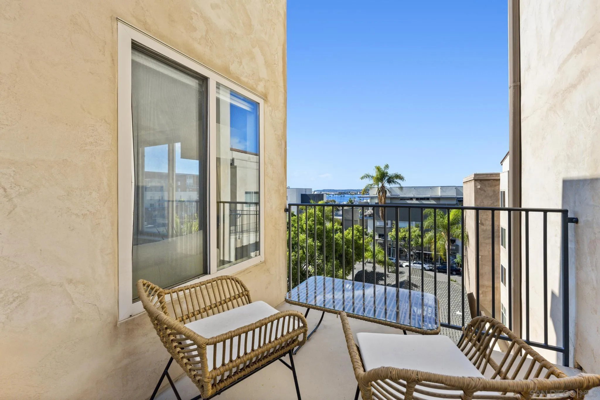 801 W Hawthorn St Unit 409