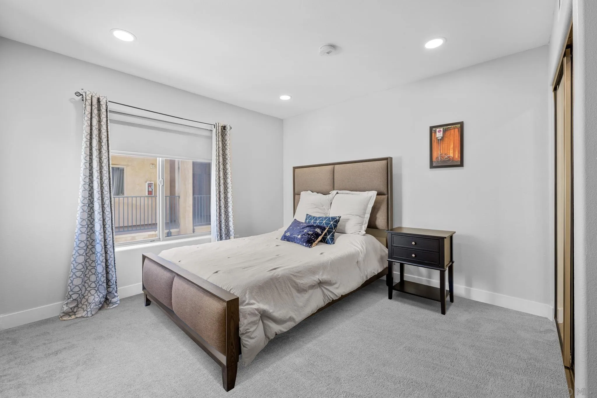 801 W Hawthorn St Unit 409