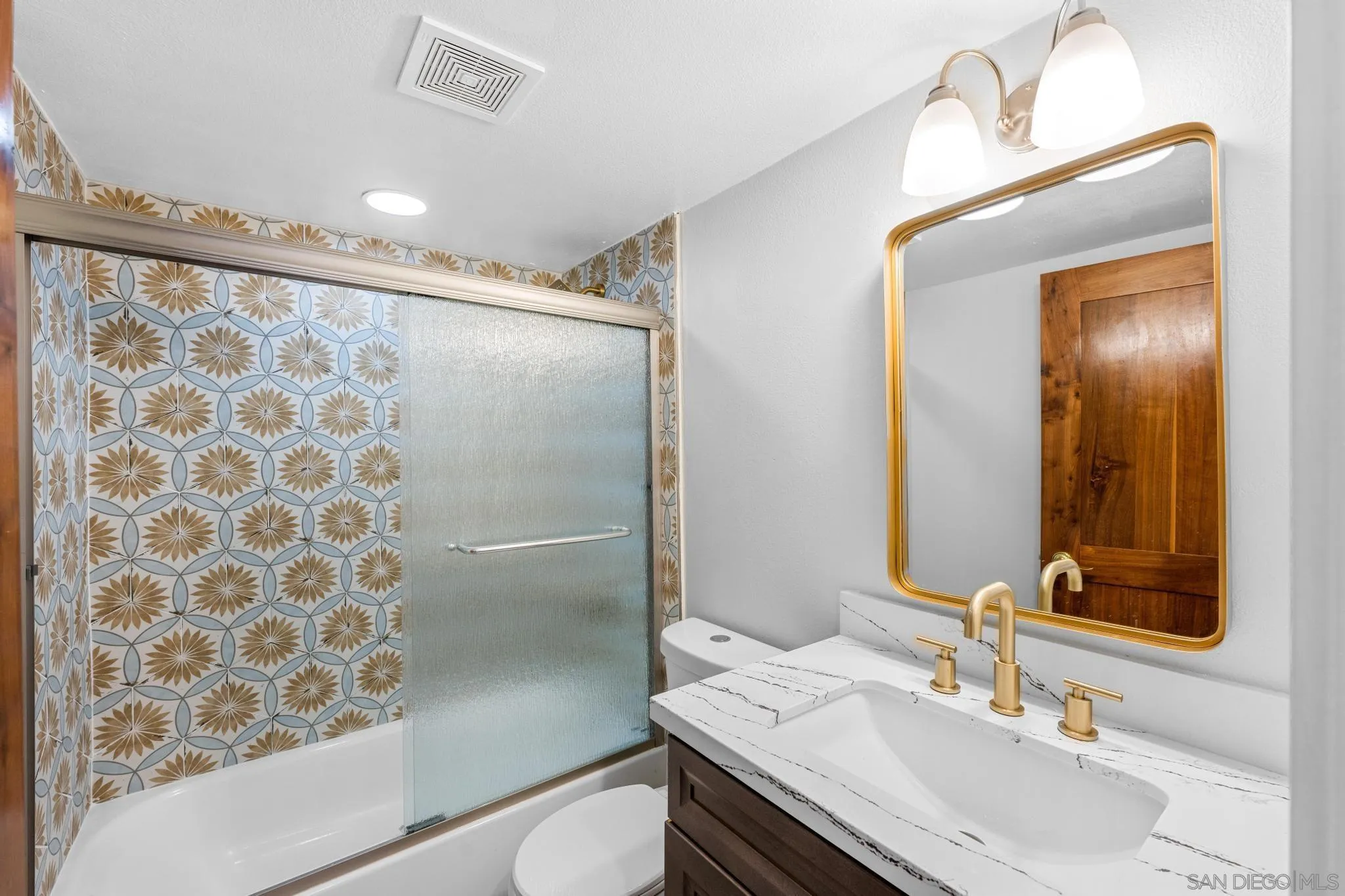 801 W Hawthorn St Unit 409