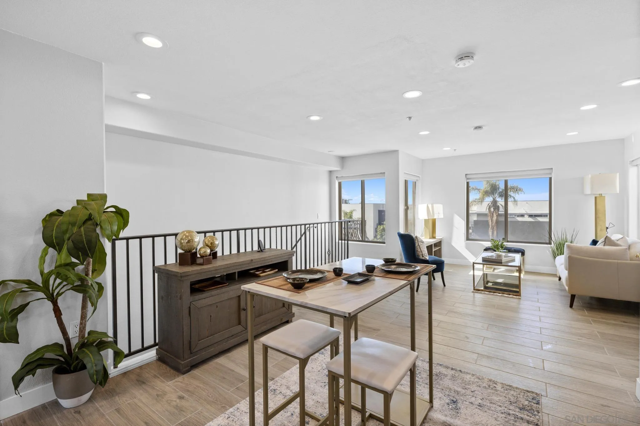 801 W Hawthorn St Unit 409