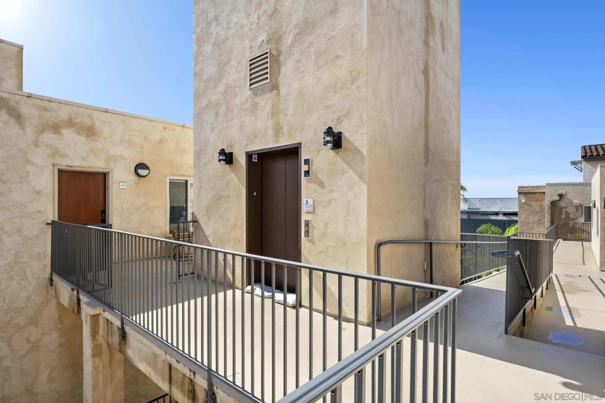 801 W Hawthorn St Unit 409