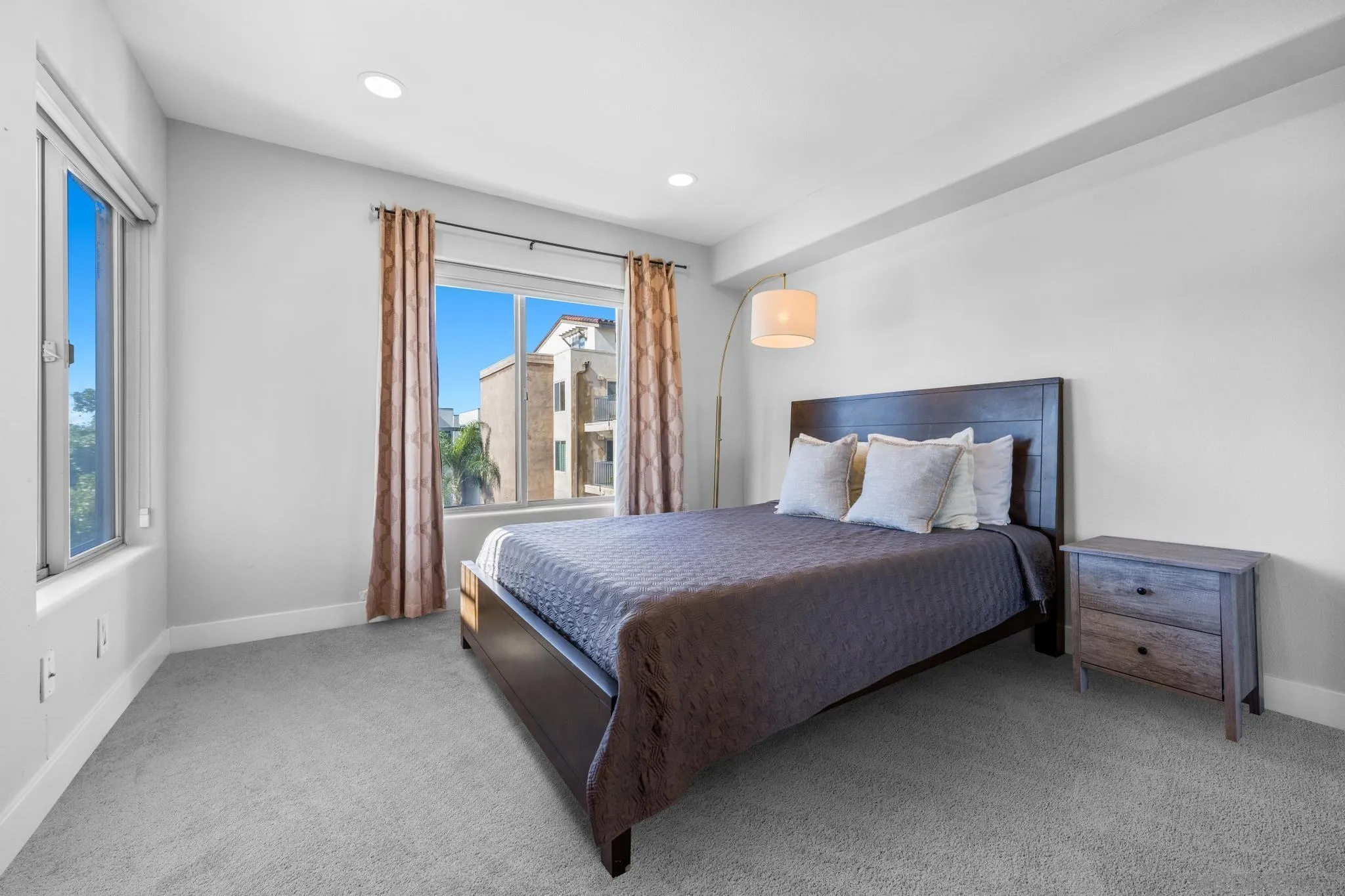 801 W Hawthorn St Unit 409