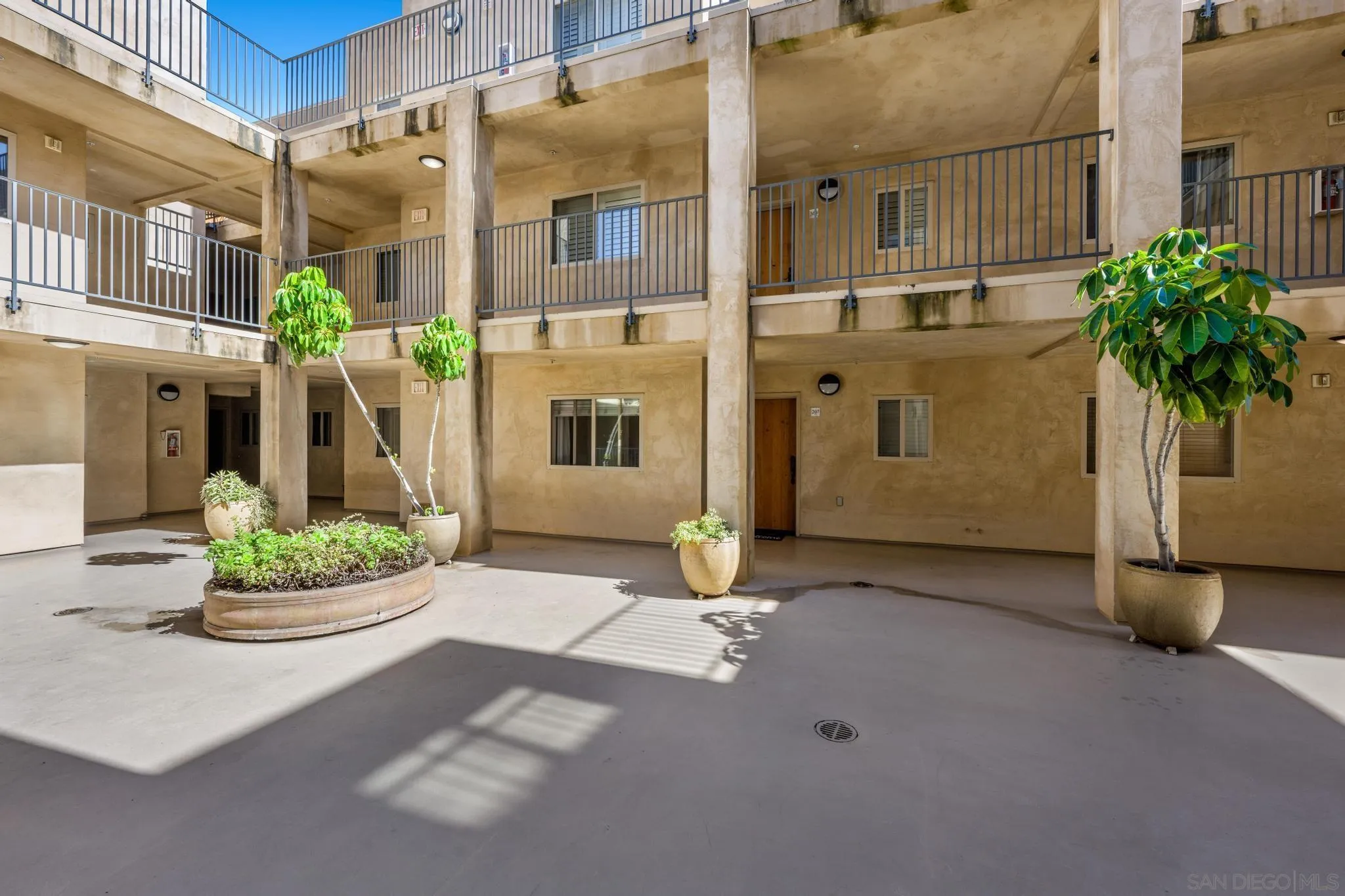 801 W Hawthorn St Unit 409