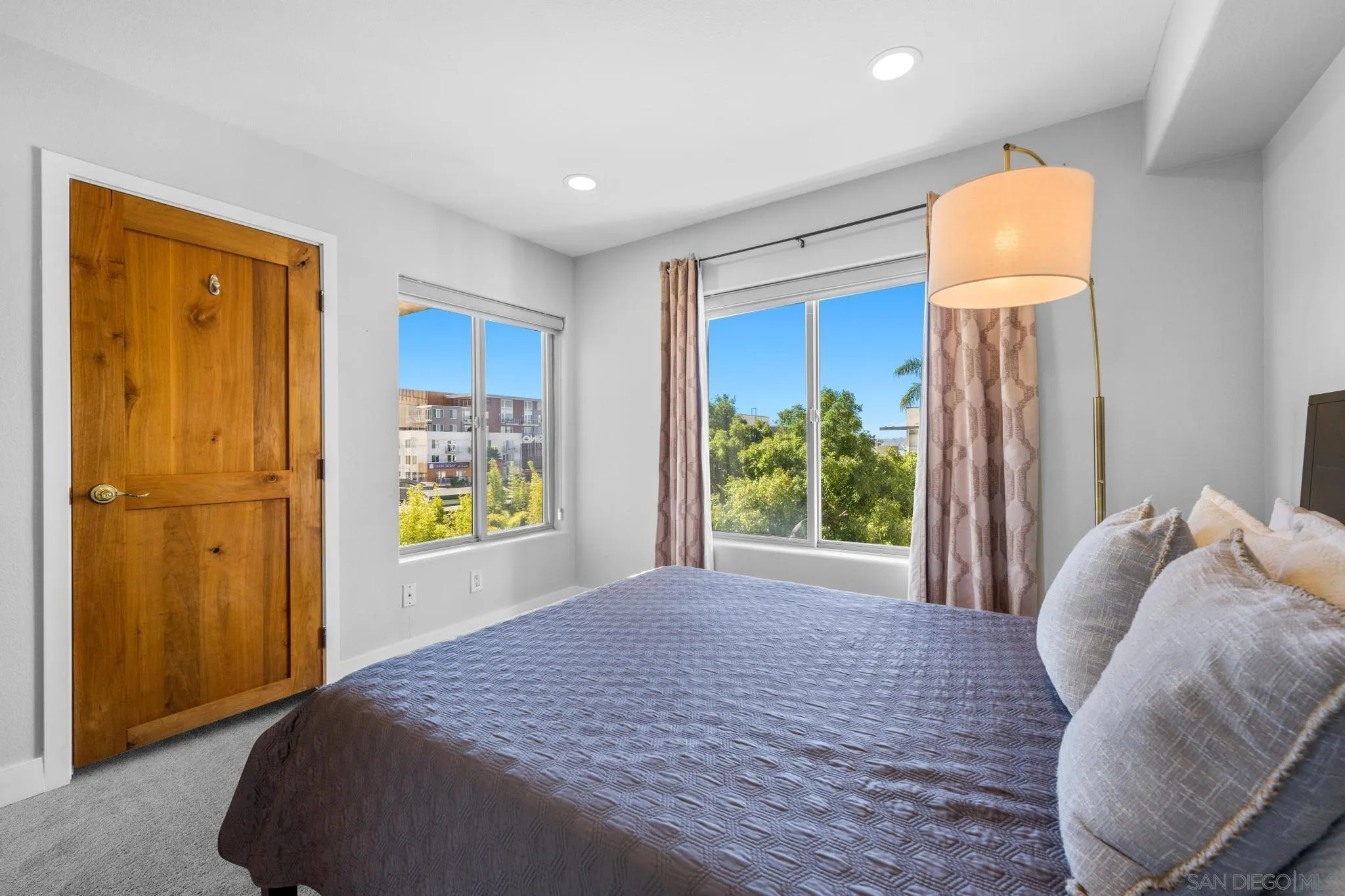 801 W Hawthorn St Unit 409