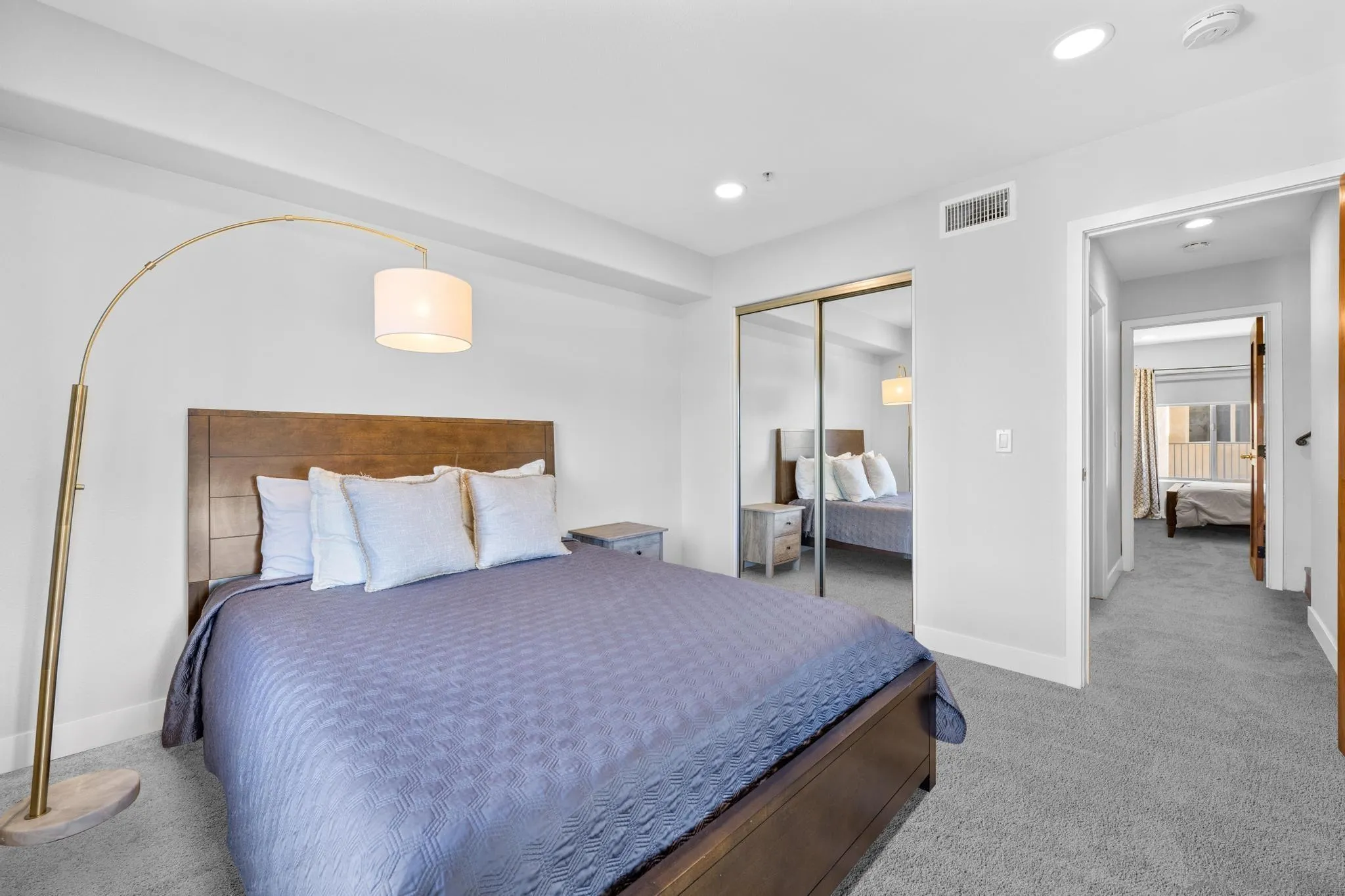 801 W Hawthorn St Unit 409