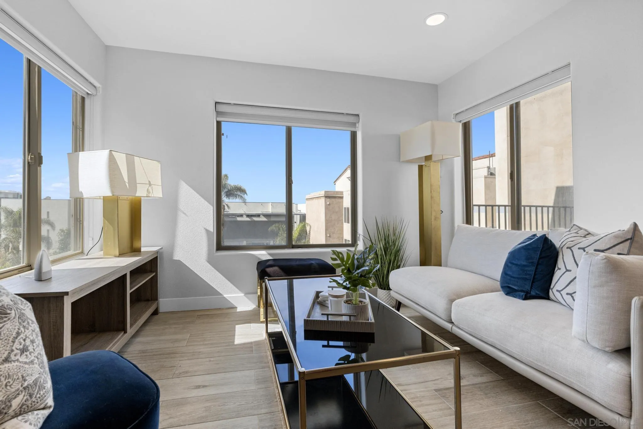 801 W Hawthorn St Unit 409