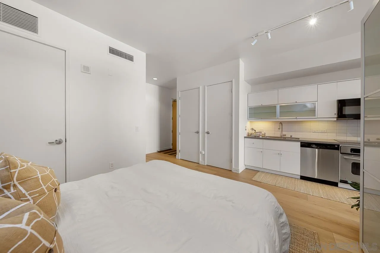 350 W Ash St Unit 903