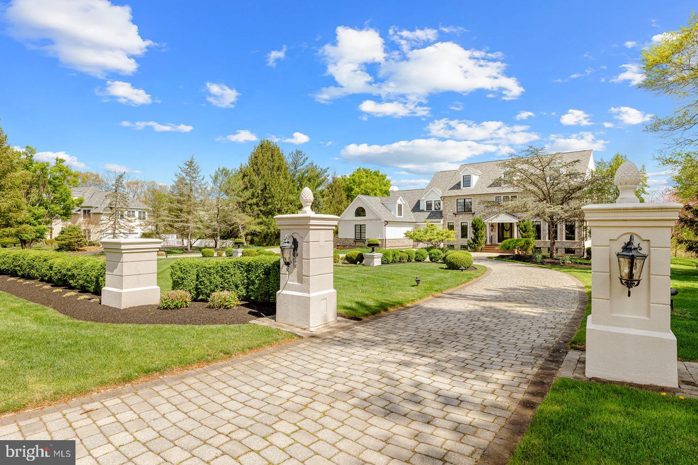 24 Weatherfield Dr