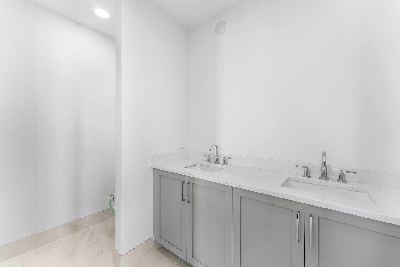 184 Lake Drive 4-202